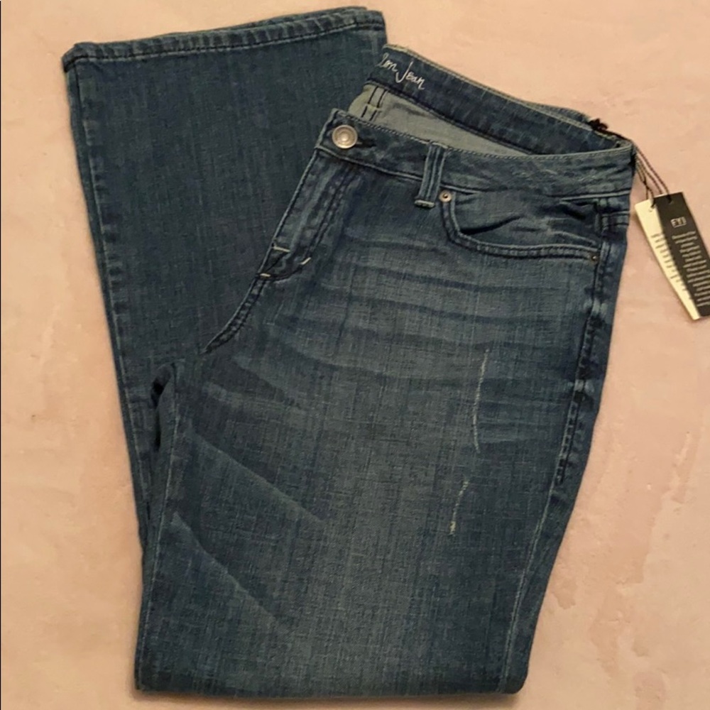 🟢 London NWT Distressed Jeans 🟢